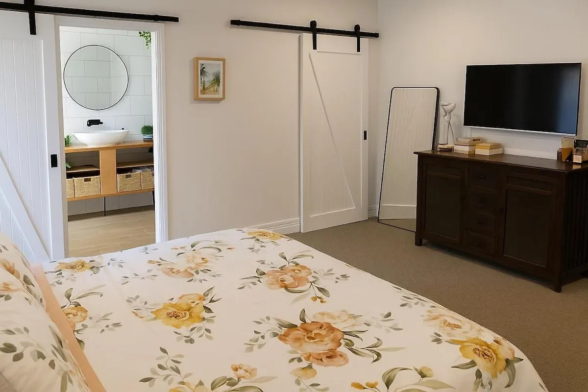 Stunning Modern Queenslander, Steps To Lake Weyba Downs Avustralya