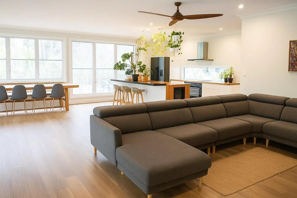 Stunning Modern Queenslander, Steps To Lake location