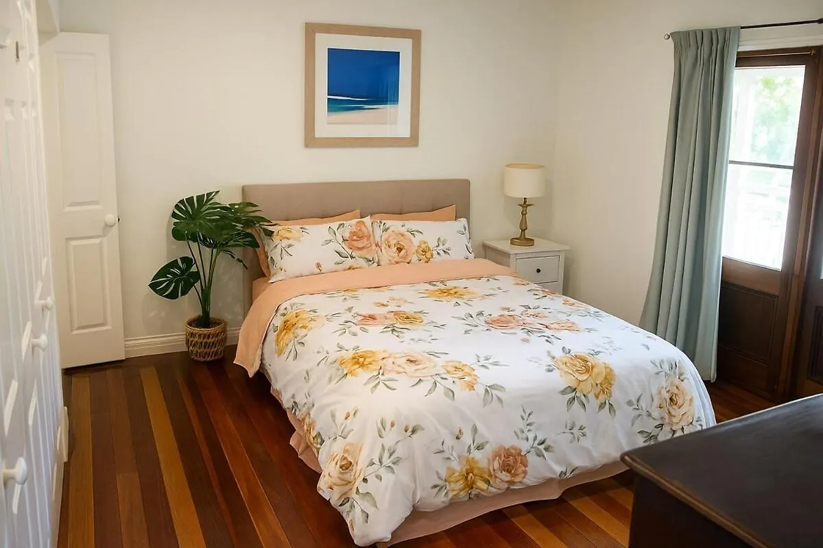 Stunning Modern Queenslander, Steps To Lake Weyba Downs 0*,  澳大利亚